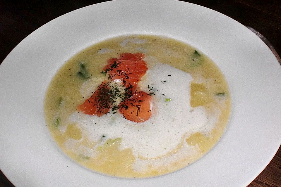 Feine Kartoffelsuppe mit Lachs