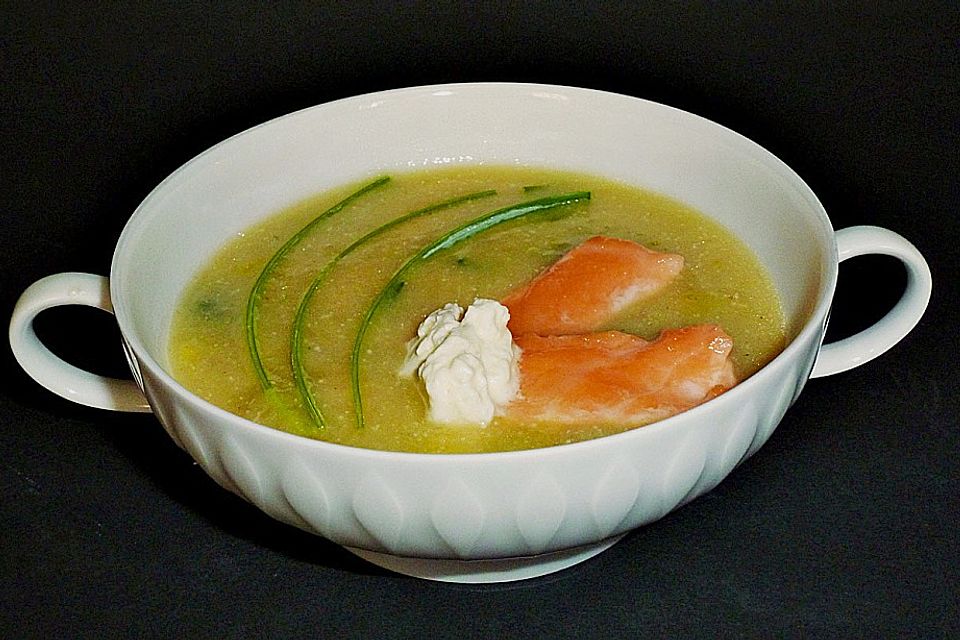 Feine Kartoffelsuppe mit Lachs