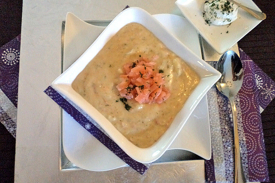 Feine Kartoffelsuppe mit Lachs