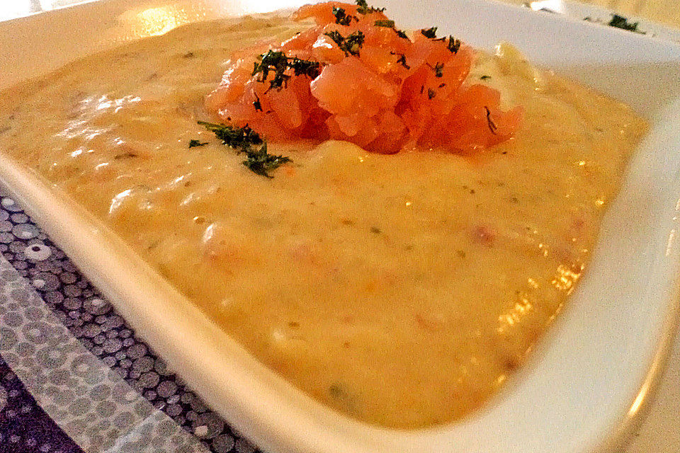 Feine Kartoffelsuppe mit Lachs