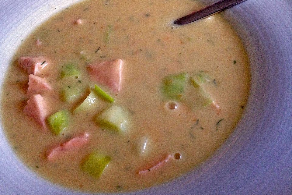 Feine Kartoffelsuppe mit Lachs