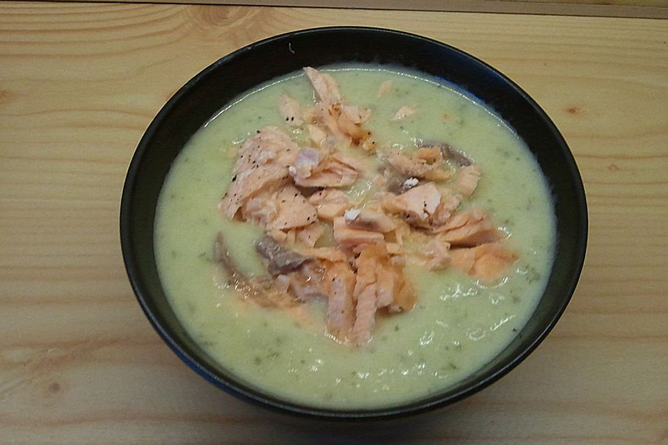 Feine Kartoffelsuppe mit Lachs