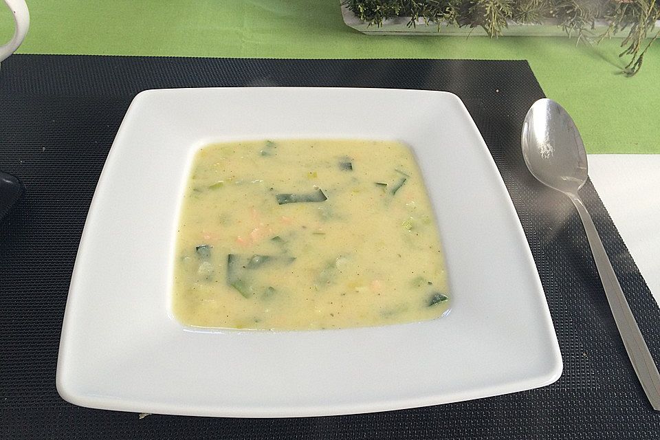 Feine Kartoffelsuppe mit Lachs