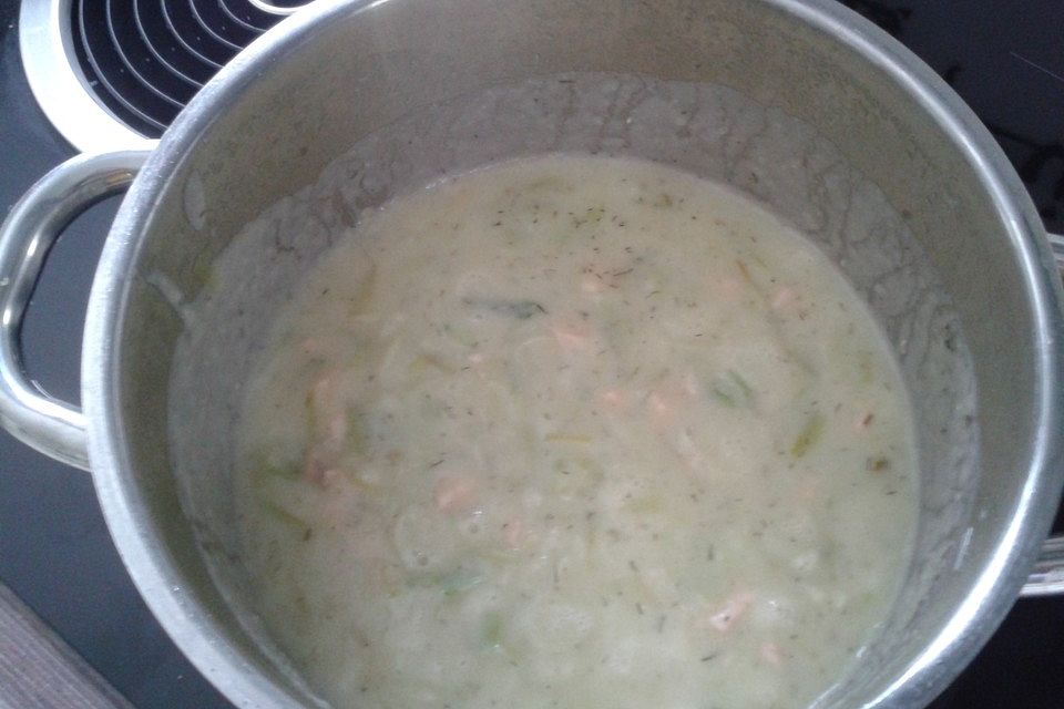 Feine Kartoffelsuppe mit Lachs