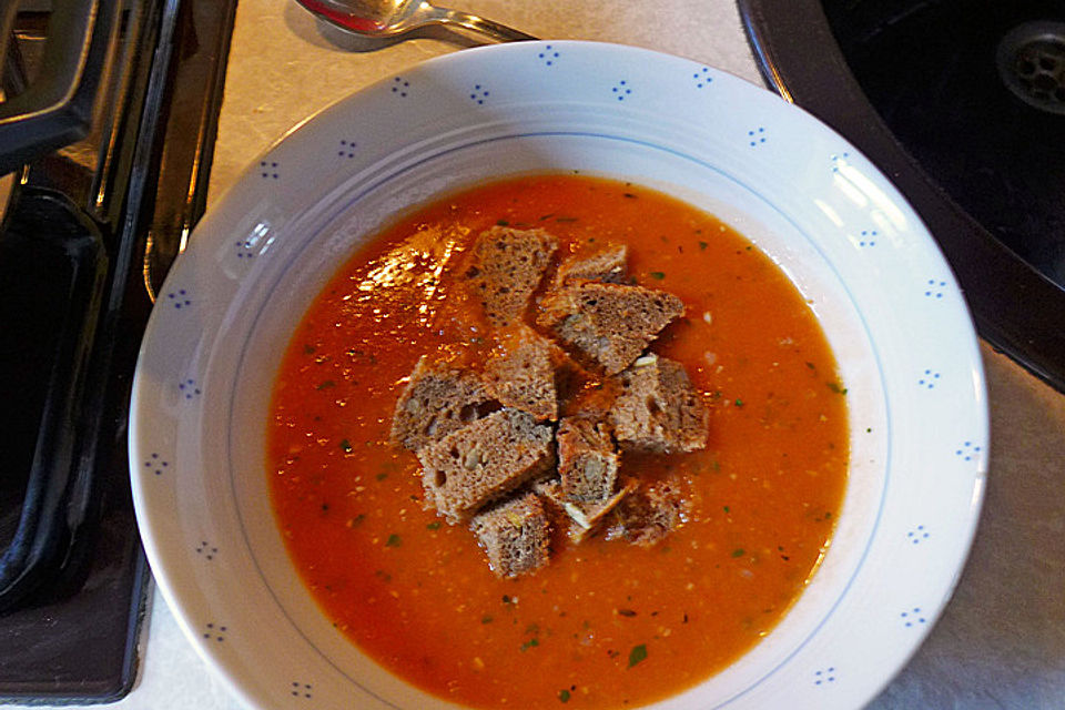 Spitzpaprika mit Tomatencremesuppe