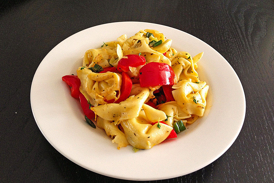 Pikante Pfannentortellini mit Limettenaroma