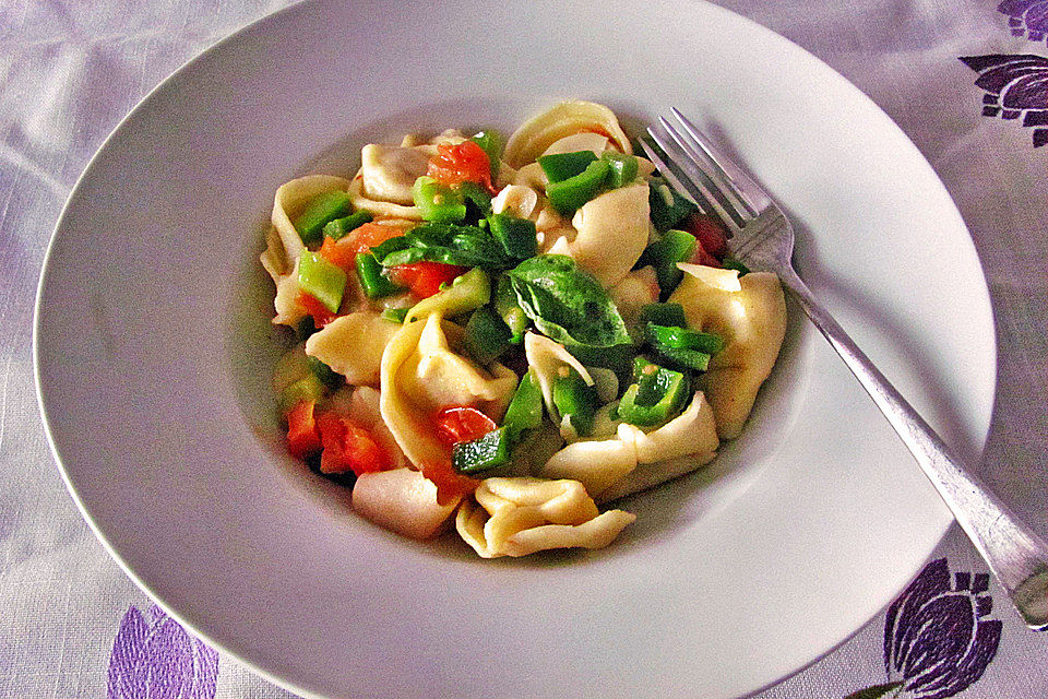 Pikante Pfannentortellini mit Limettenaroma