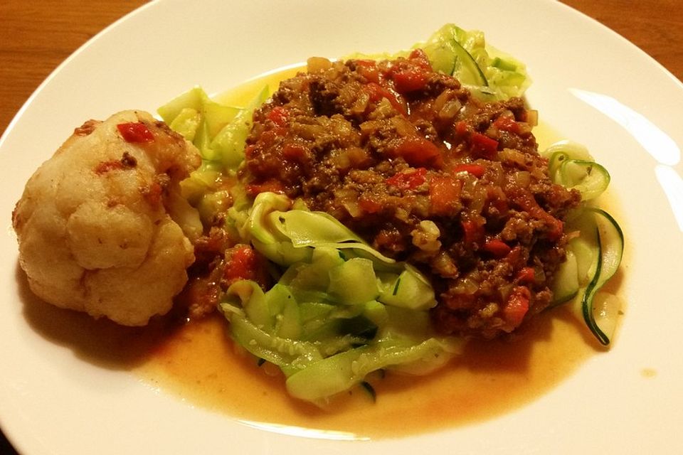 Zucchinispaghetti mit Bolognese