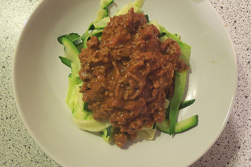 Zucchinispaghetti mit Bolognese