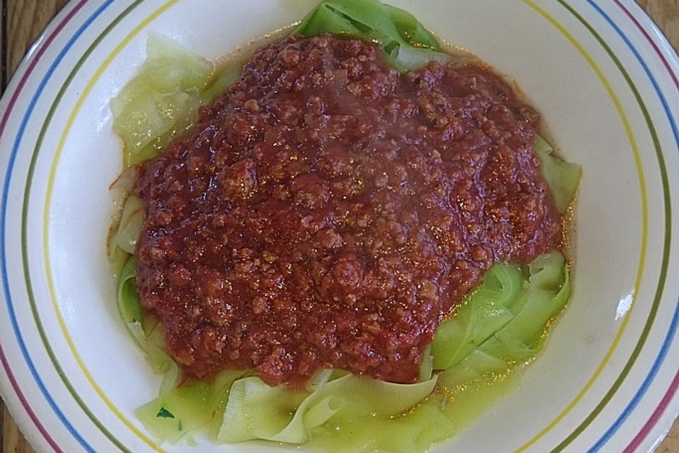 Zucchinispaghetti mit Bolognese