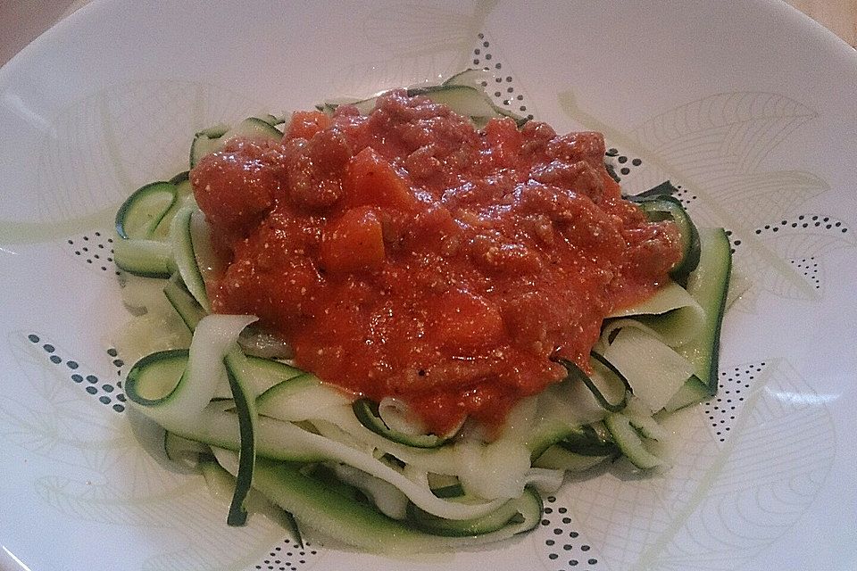 Zucchinispaghetti mit Bolognese