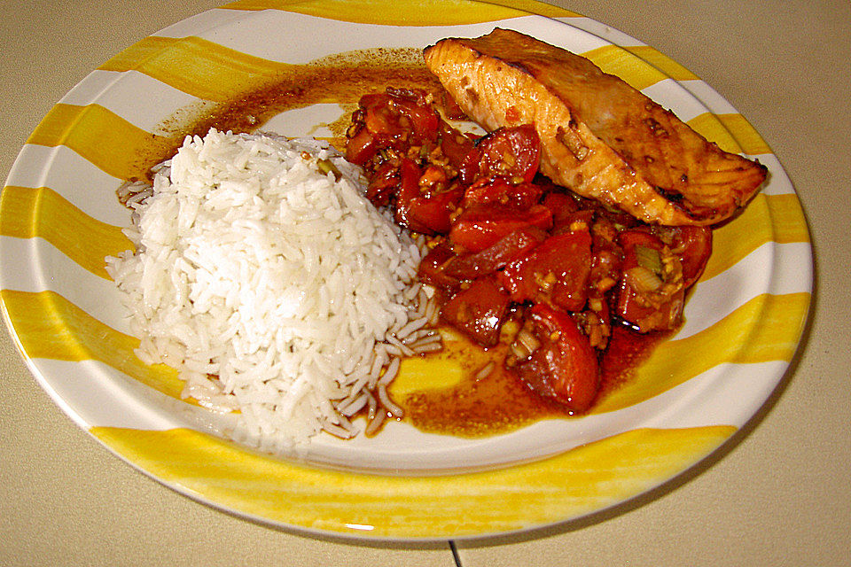 Lachs auf Tomatenbett