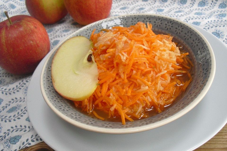 Apfel-Möhrensalat