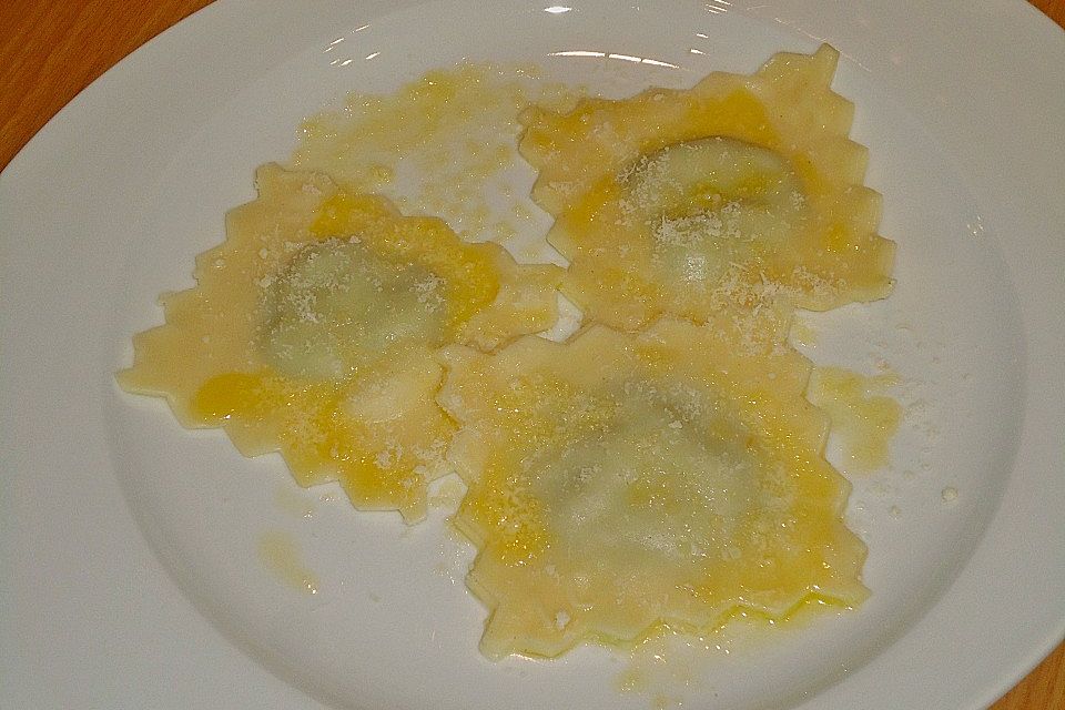 Ravioli mit Brokkolifüllung