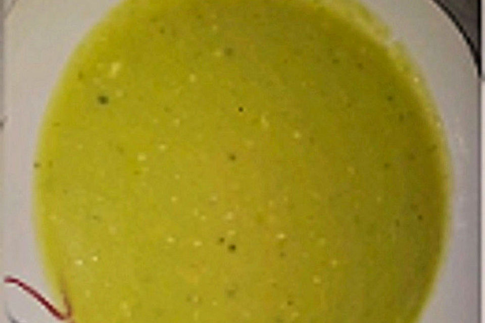 Zucchini-Avocado Suppe