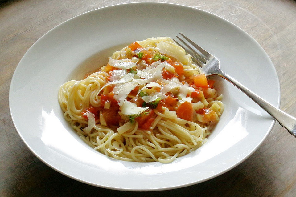 Fenchel-Tomatensoße mit Nudeln