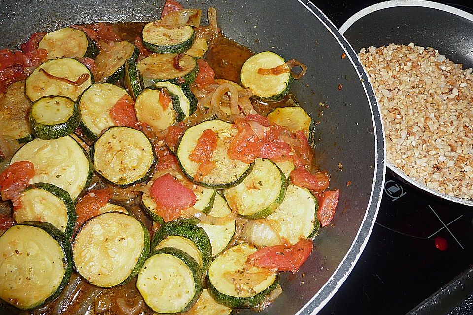 Zucchinigemüse mit Mandeln