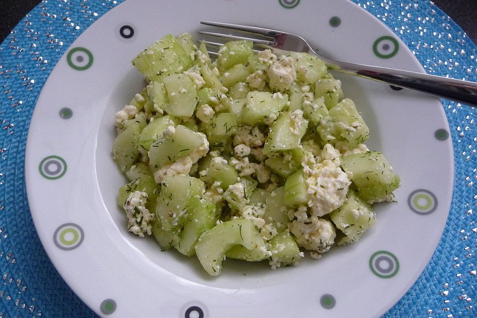 Gurkensalat mit Schafskäse