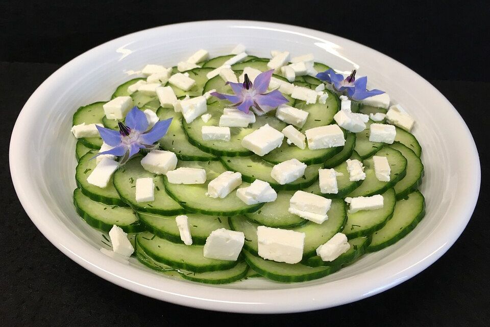 Gurkensalat mit Schafskäse