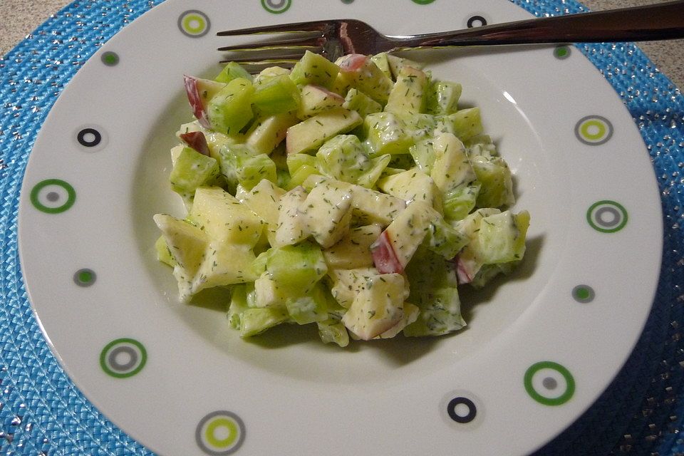 Apfel-Gurkensalat