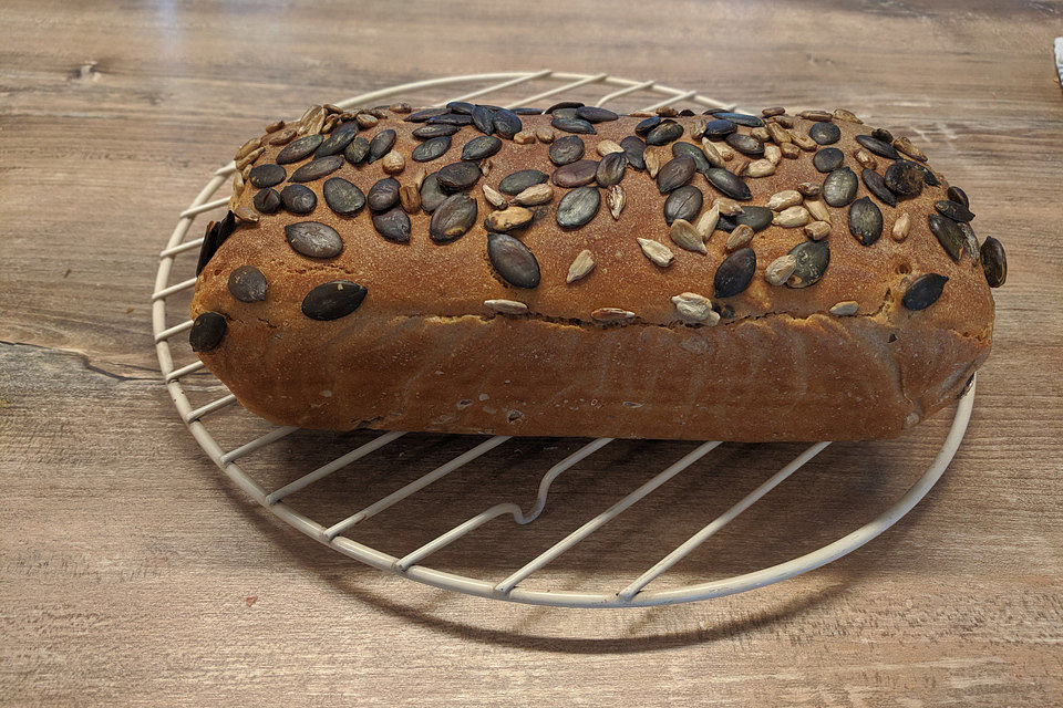 Sechskernbrot mit Weizensauerteig „Robert“