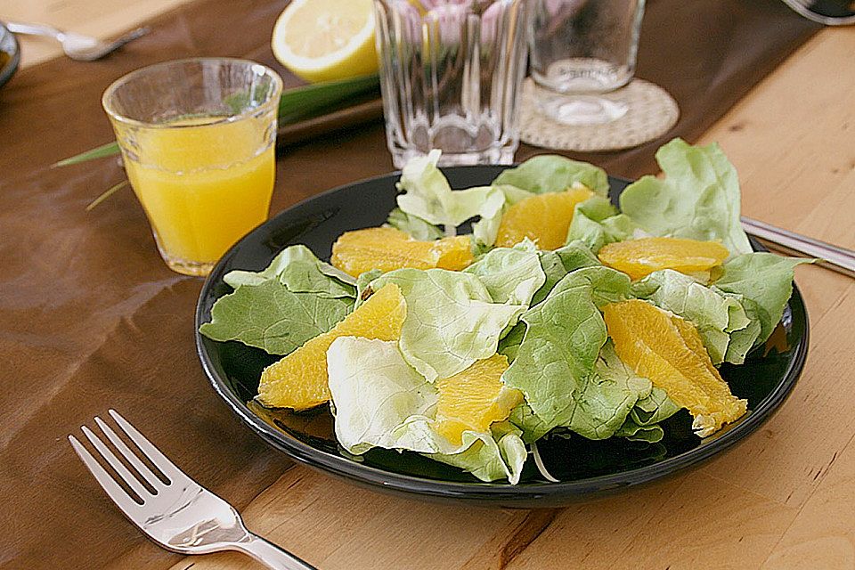 Blattsalat mit Orangen