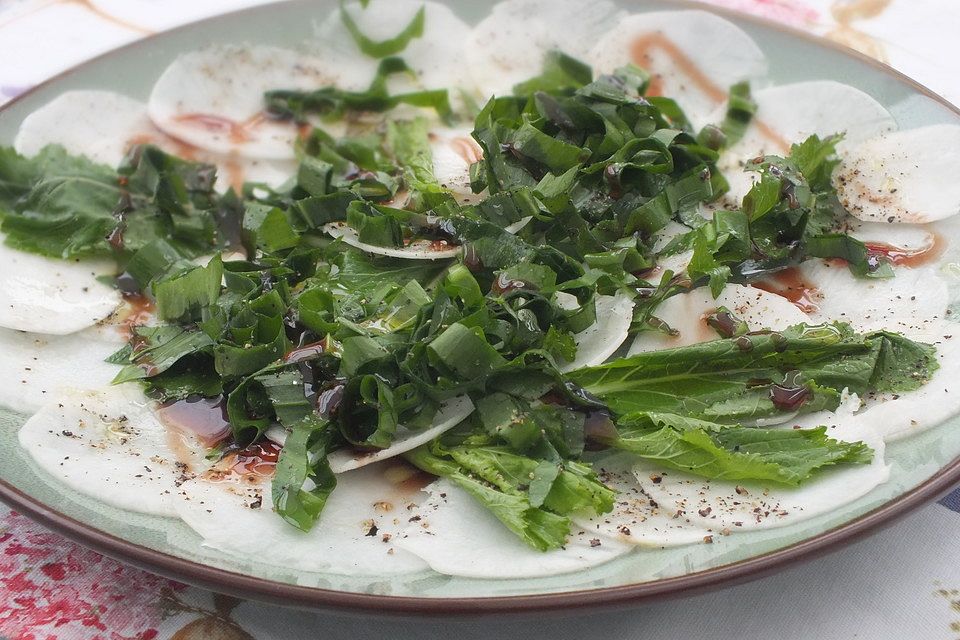 Mairübchen-Carpaccio mit Bärlauch