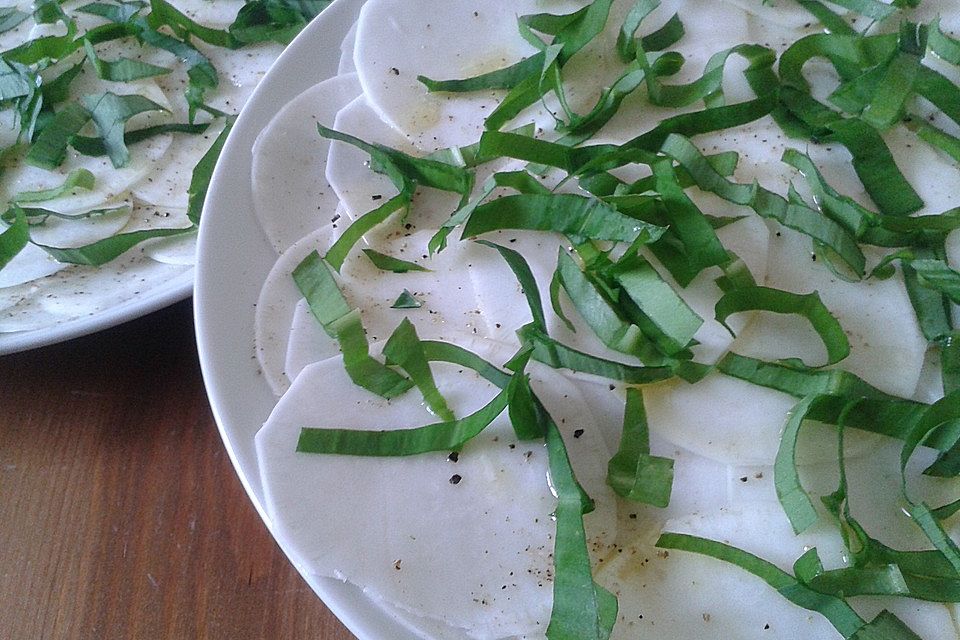 Mairübchen-Carpaccio mit Bärlauch