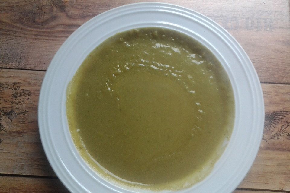 Grüne Gemüsecremesuppe