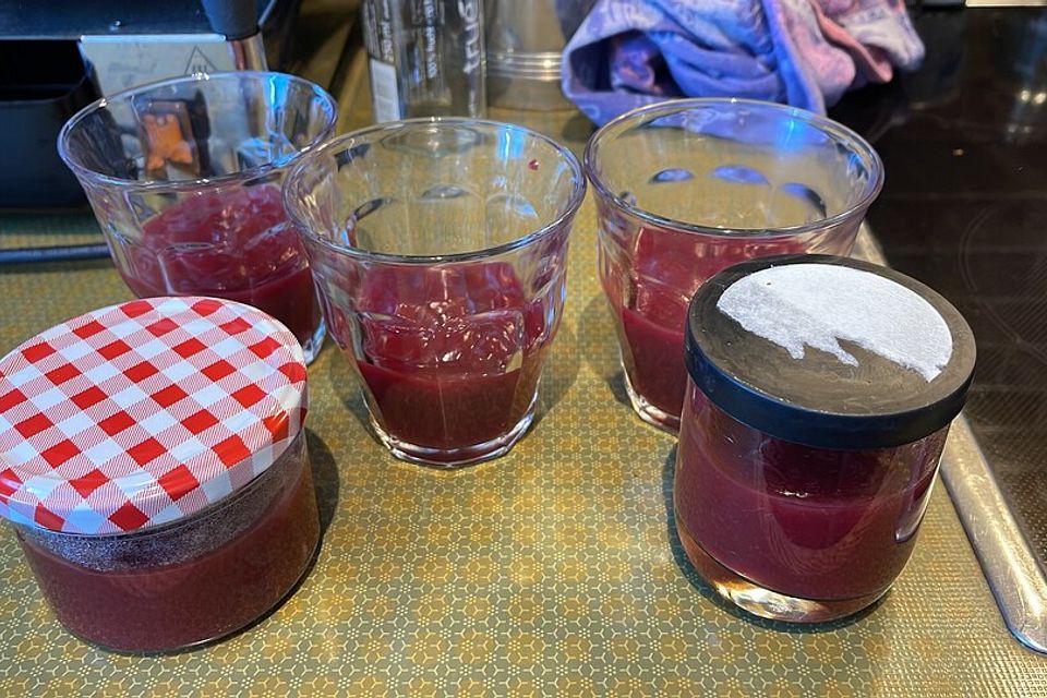 Pflaumen-Pudding im Glas