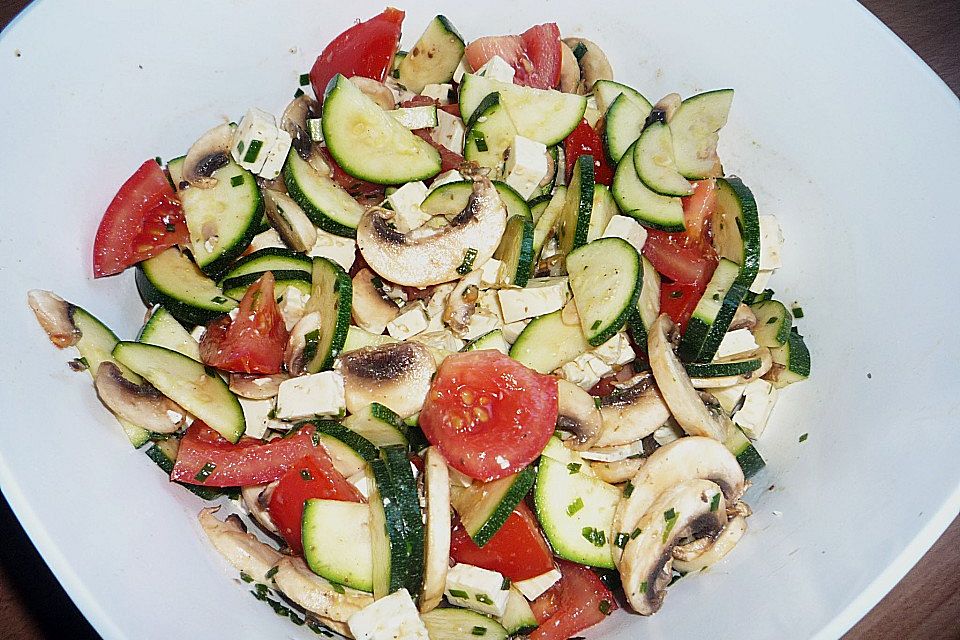 Zucchini - Käsesalat