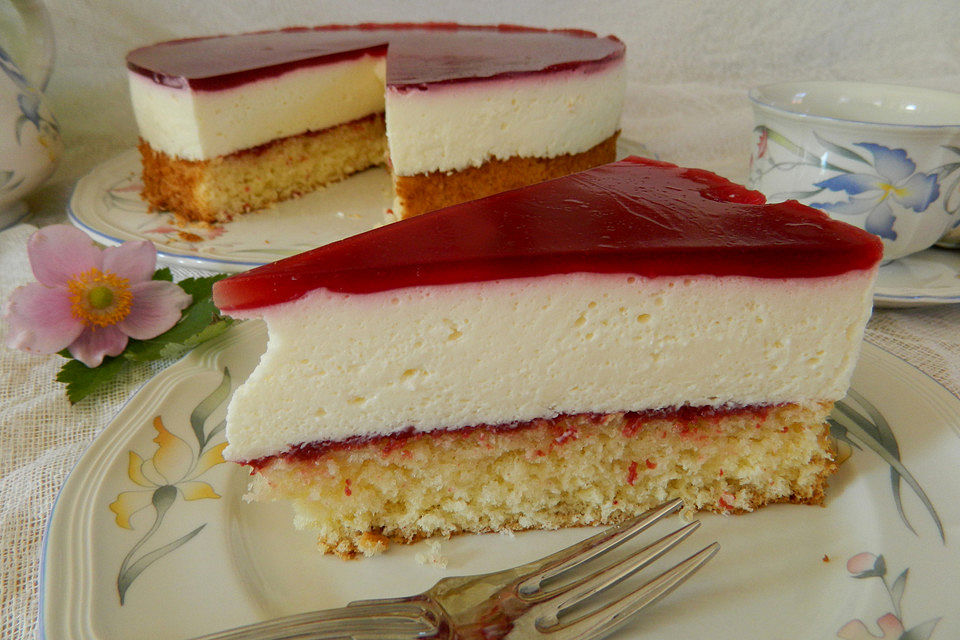 Charlottentorte (Quark-Sahnetorte)