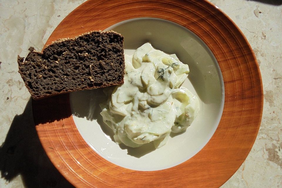 Gurkensalat mit Wasabi-Joghurt