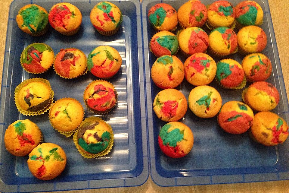 Schnelle Rainbow-Muffins