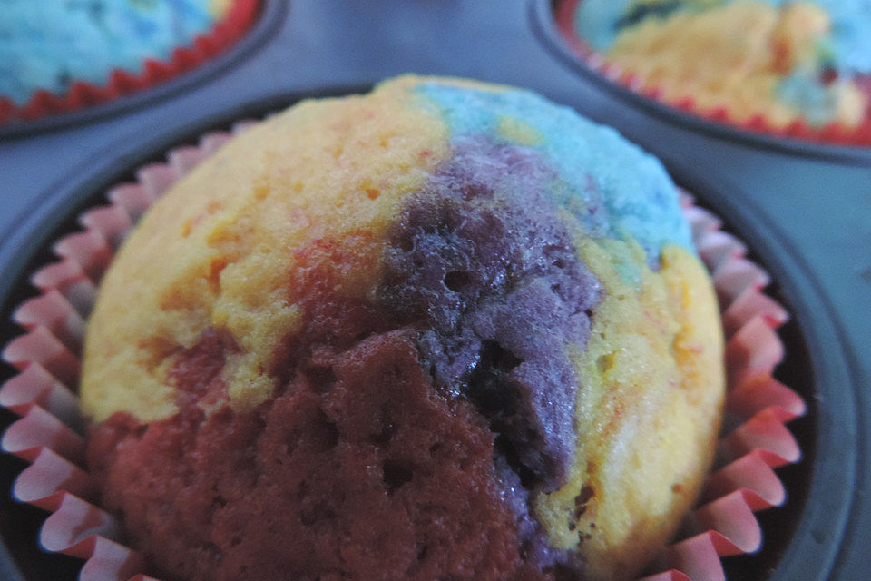 Schnelle Rainbow-Muffins