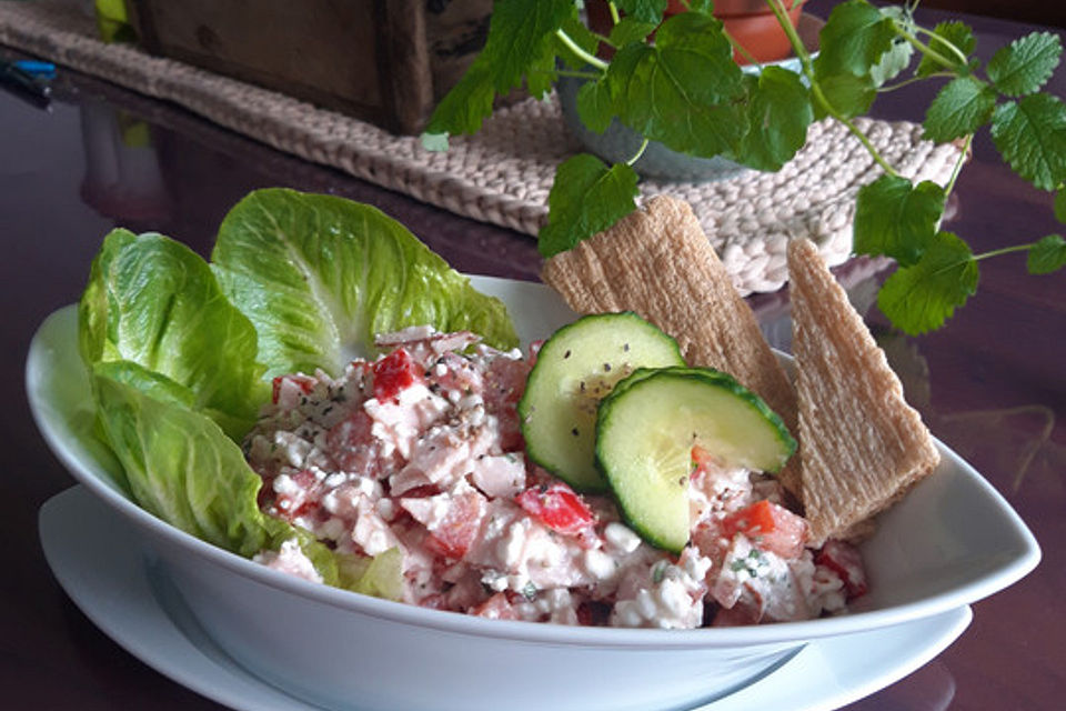 Low Carb Hüttenkäse Salat