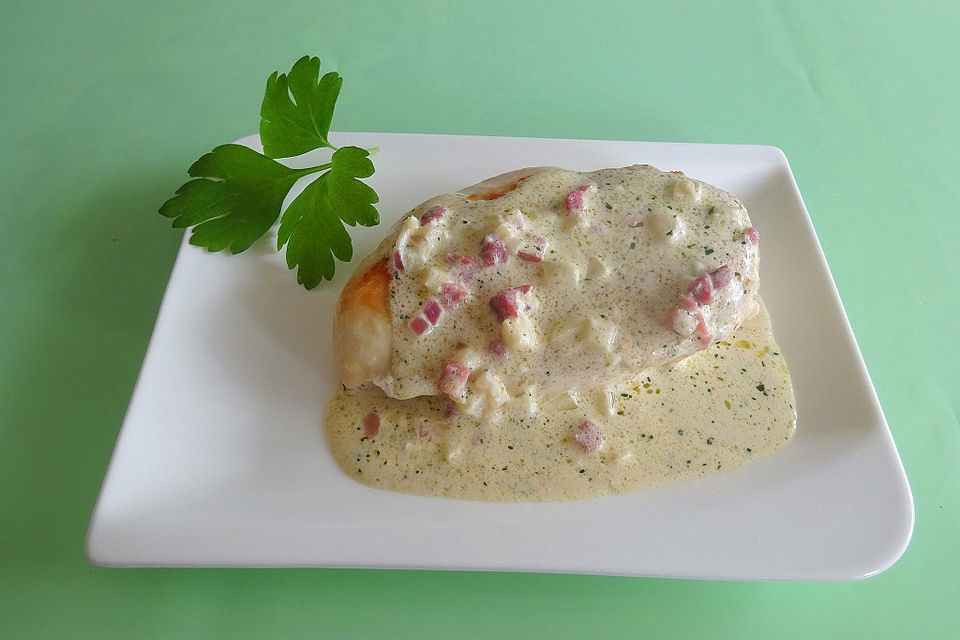 Hühnerbrust in Speck-Zwiebelsauce