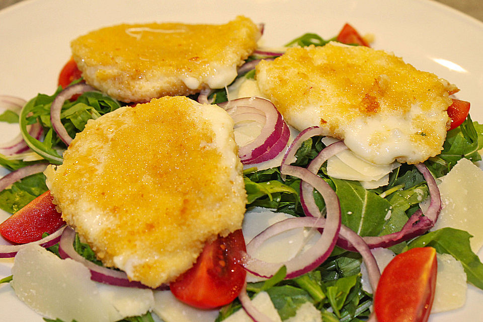 Rucolasalat mit paniertem Mozzarella