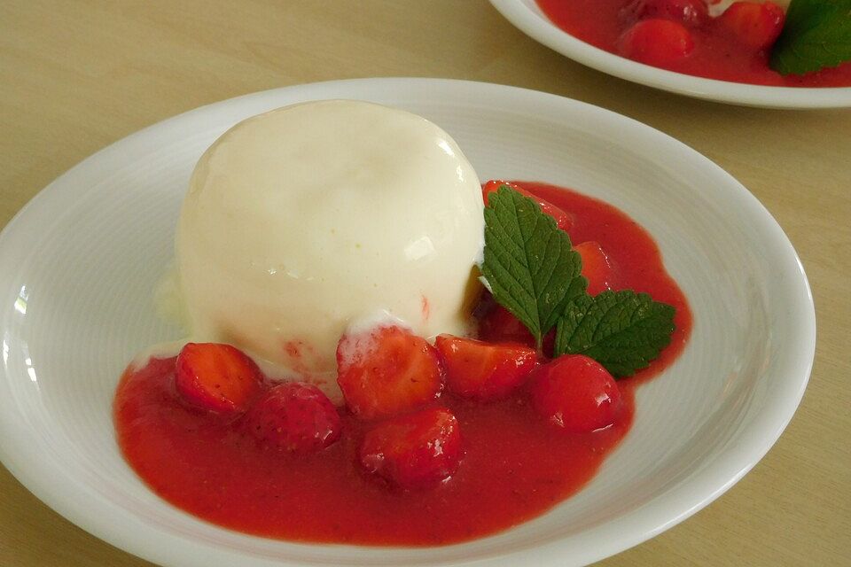 Quarkmousse mit Erdbeeren