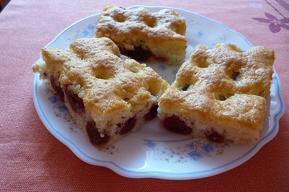 Fantakuchen mit Kirschen