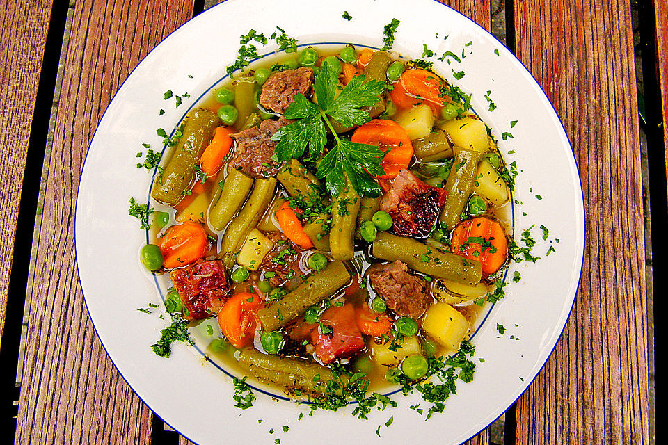 Bohneneintopf mit Fleisch