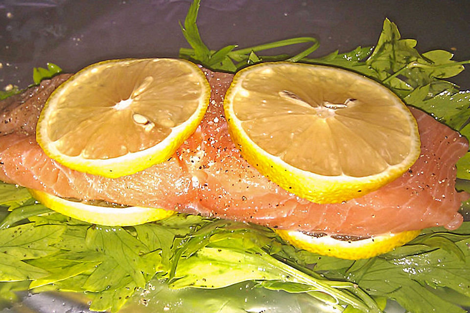 Lachs auf Zitronen-Petersilienbett