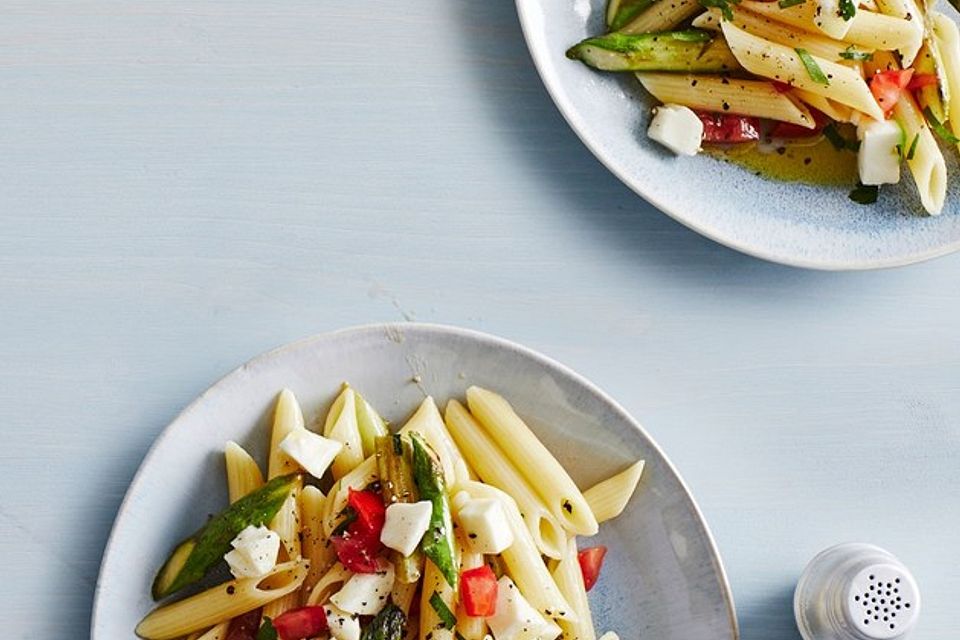 Warmer Pasta-Spargel Salat