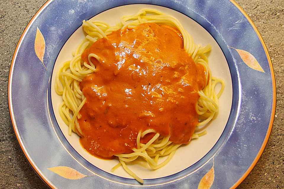 Spaghetti mit Tomatenkäsesoße