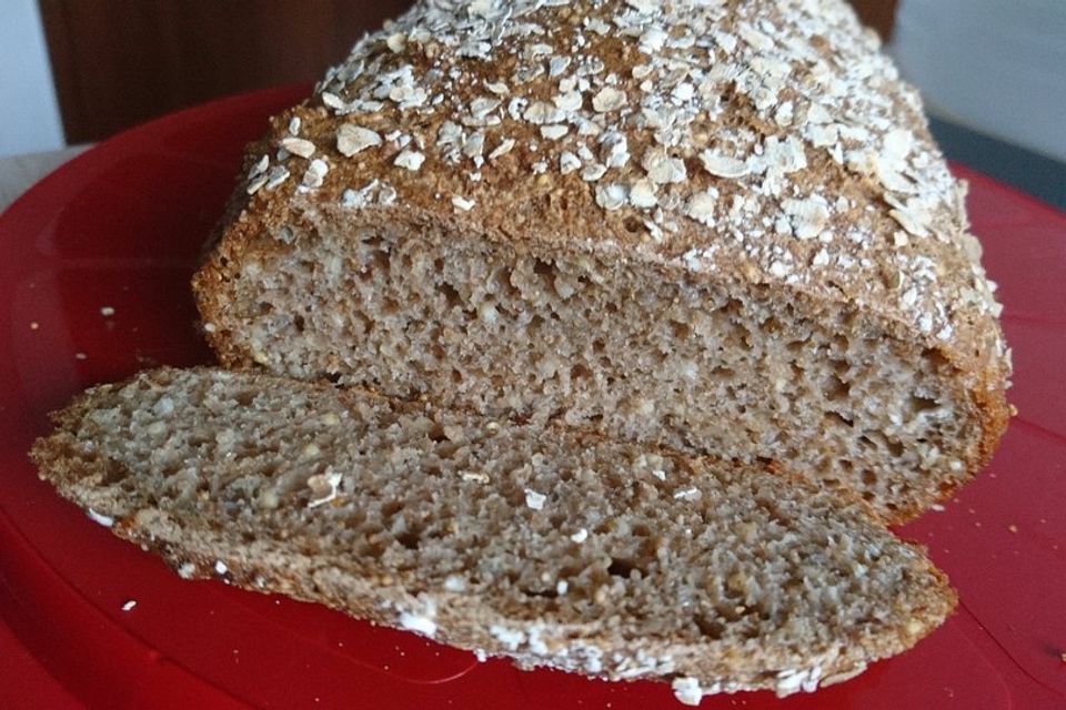 Amaranth-Hirse-Dinkel-Brot