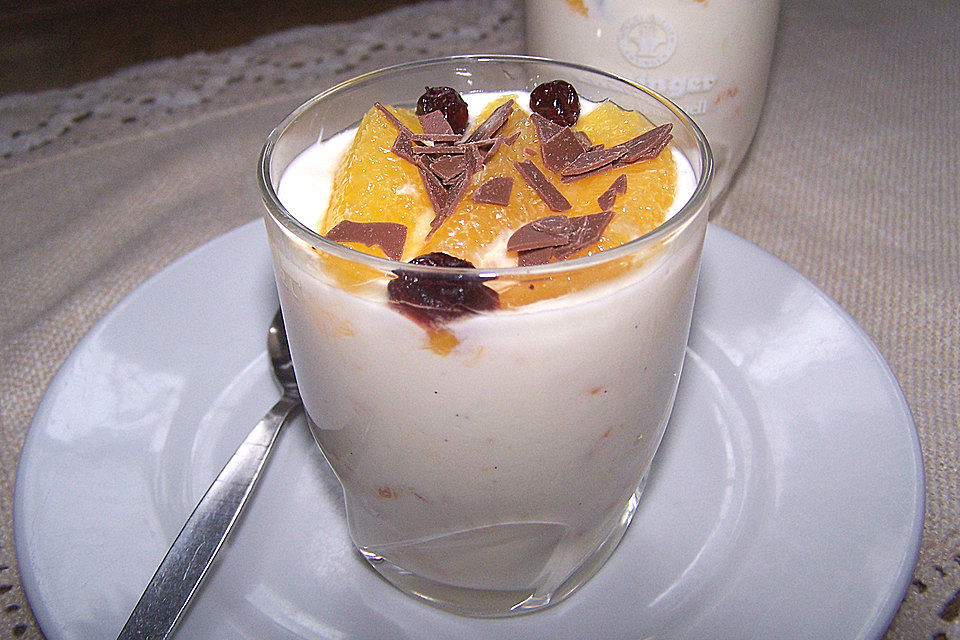 Quark-Dessert mit Früchten