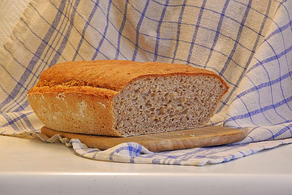 Gesundes Mehrkornbrot im Römertopf