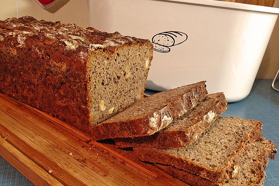 Zucchini-Haselnuss-Brot