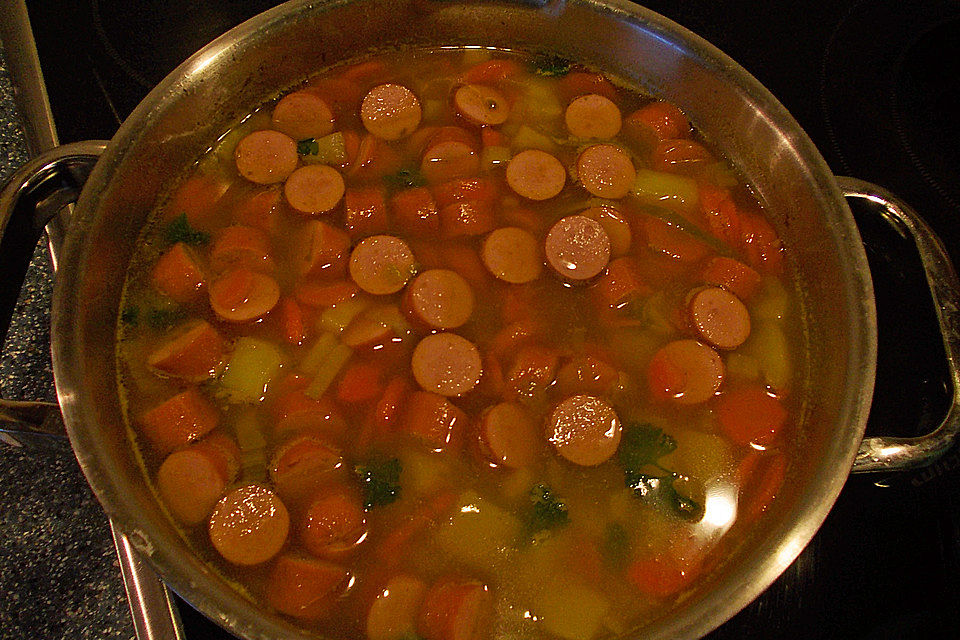 Kartoffelsuppe mit Würstchen