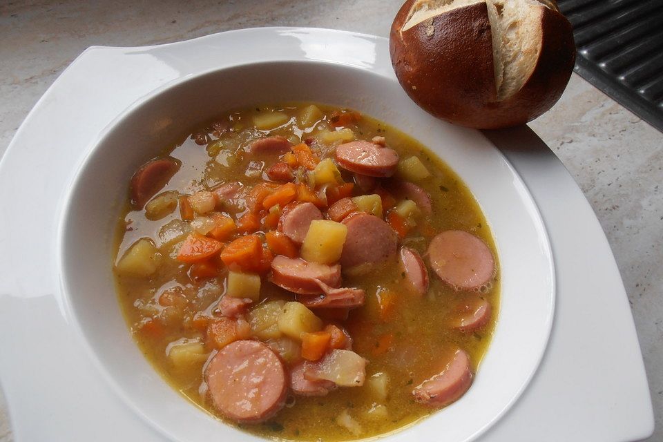 Kartoffelsuppe mit Würstchen